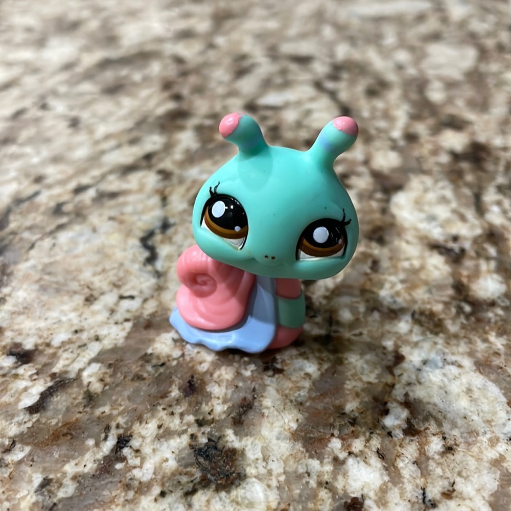 Littlest Pet Shop~#1750~Snail~Blue Purple Pink~Brown Dot Eyes